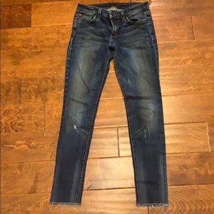 🔴- Joe’s Jeans Mid Rise Skinny W24